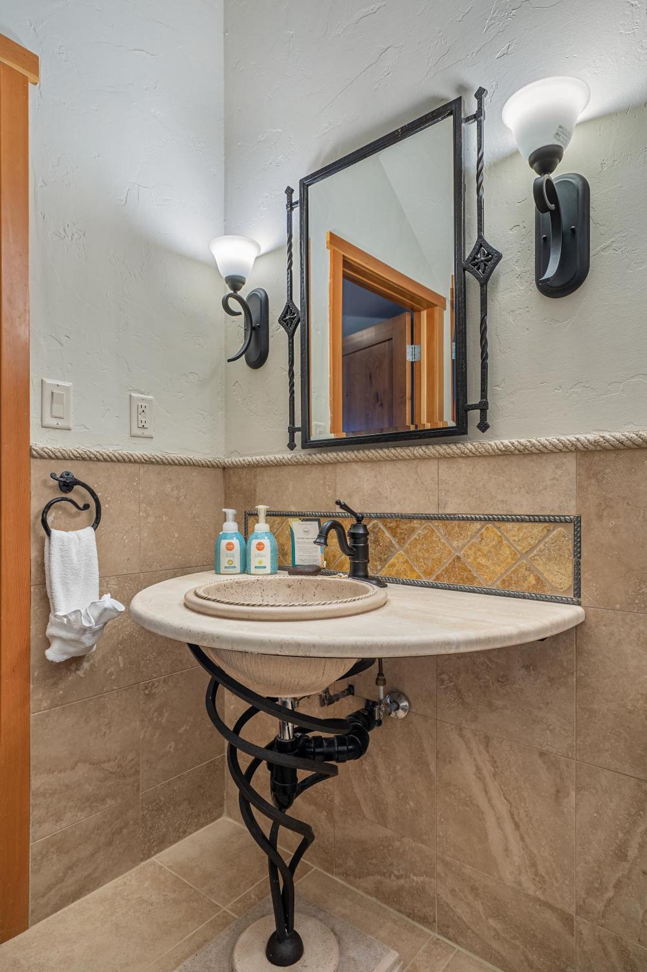 Ferienwohnung Parkland301 Sunlit 2,000 Ft² Penthouse With Mtn View Canmore Exterior foto