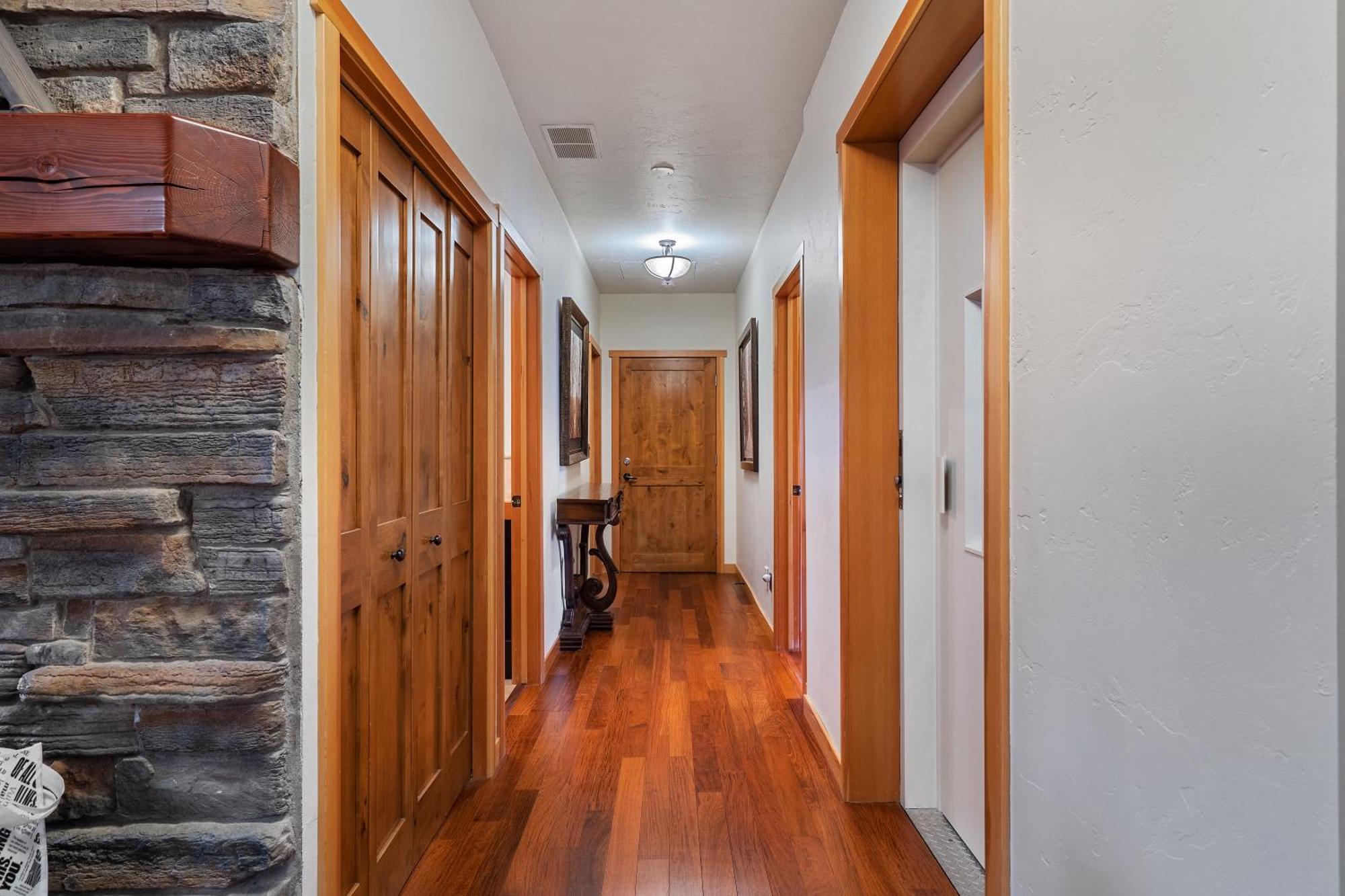Ferienwohnung Parkland301 Sunlit 2,000 Ft² Penthouse With Mtn View Canmore Exterior foto