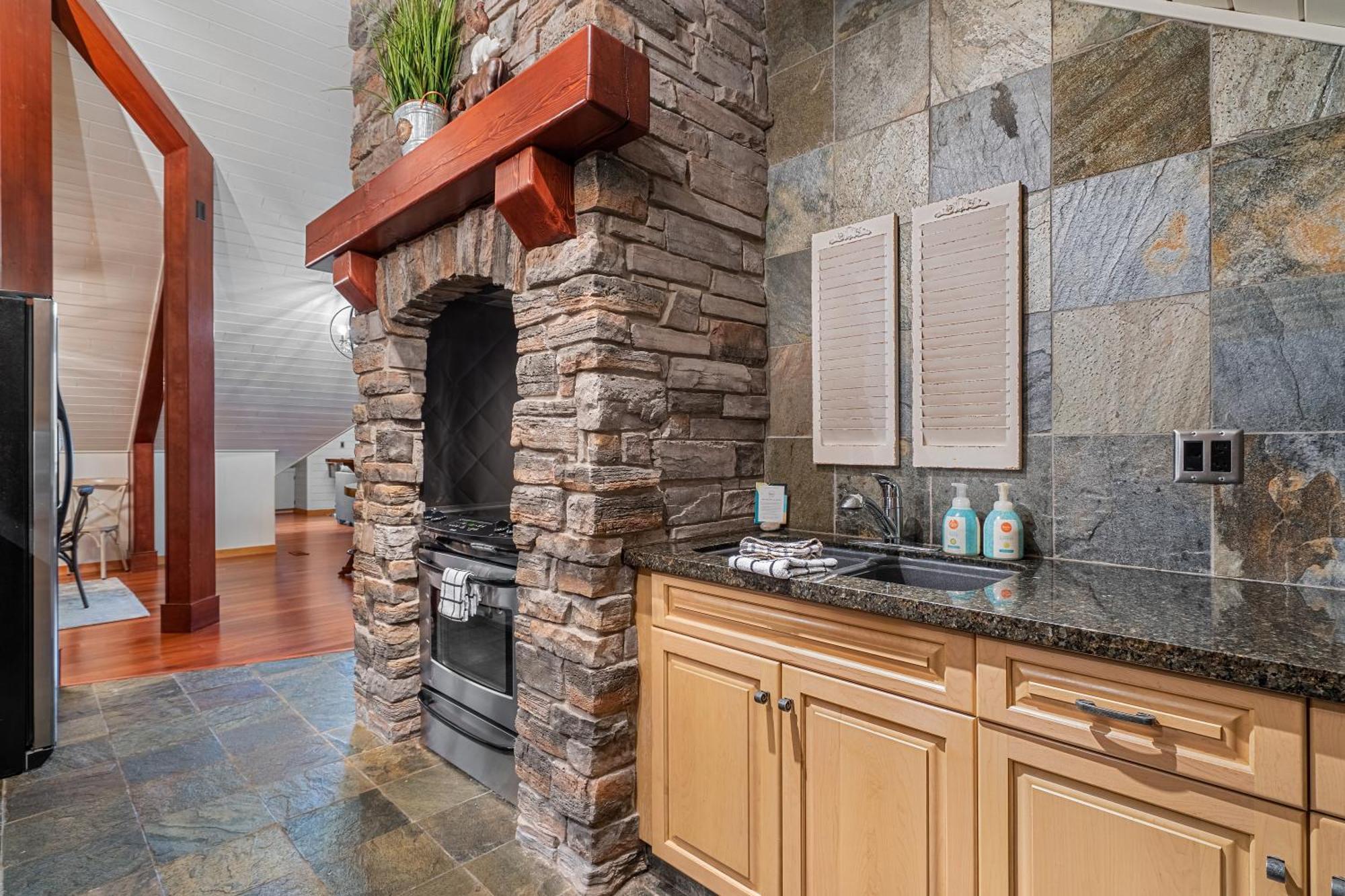 Ferienwohnung Parkland301 Sunlit 2,000 Ft² Penthouse With Mtn View Canmore Exterior foto