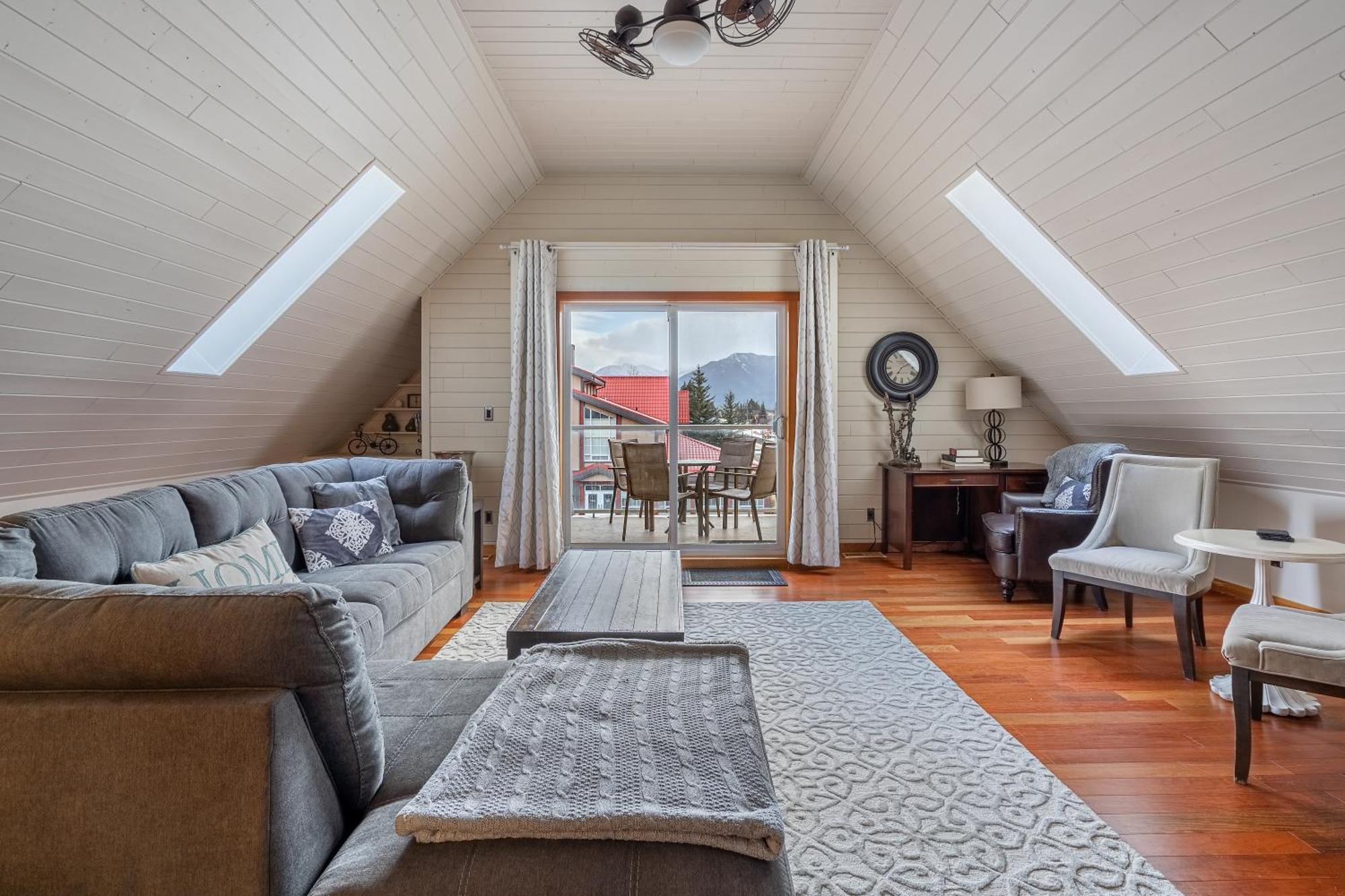 Ferienwohnung Parkland301 Sunlit 2,000 Ft² Penthouse With Mtn View Canmore Exterior foto