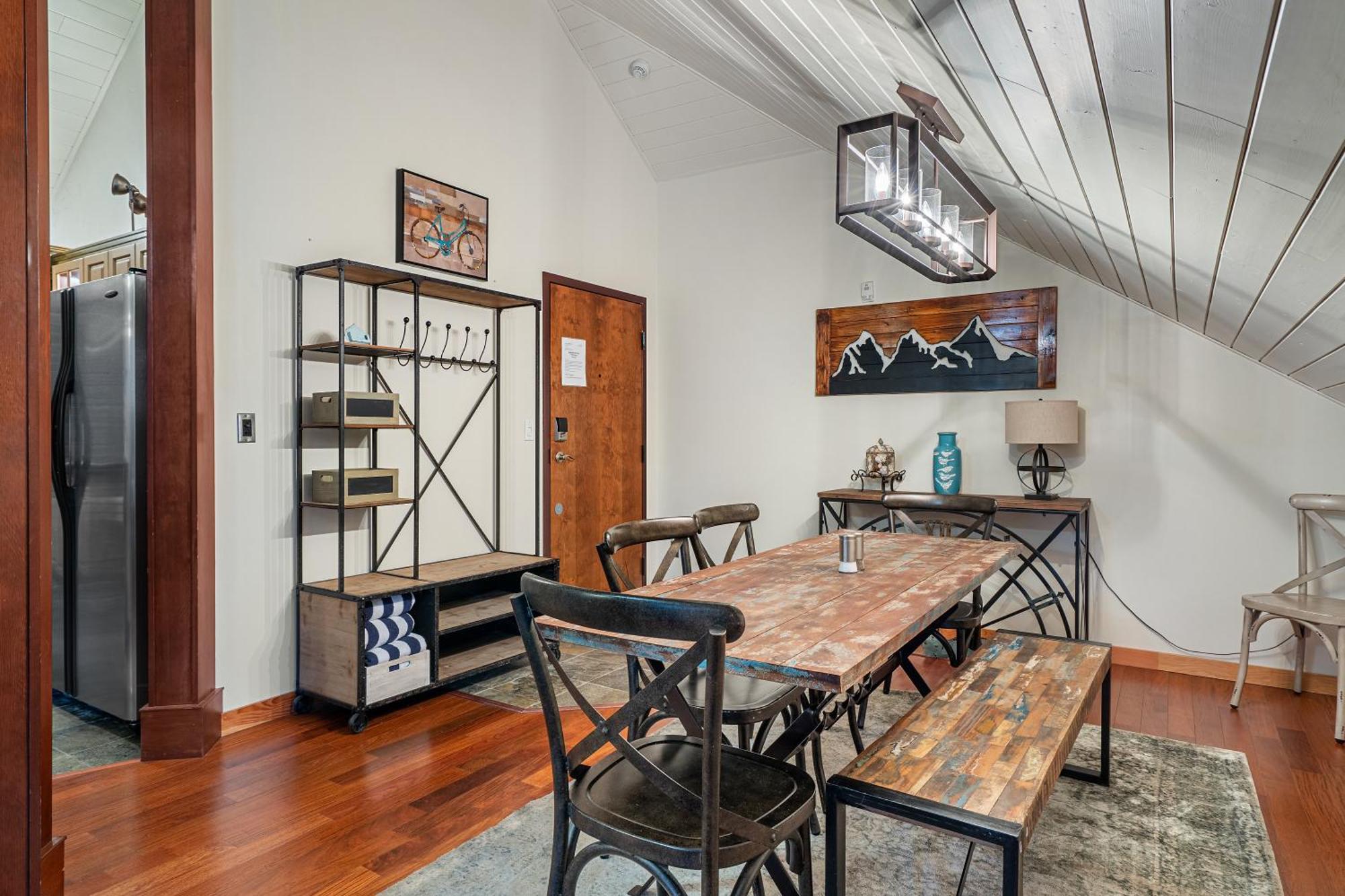 Ferienwohnung Parkland301 Sunlit 2,000 Ft² Penthouse With Mtn View Canmore Exterior foto