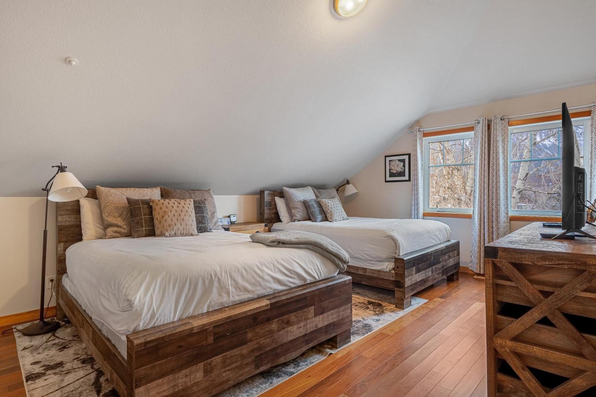 Ferienwohnung Parkland301 Sunlit 2,000 Ft² Penthouse With Mtn View Canmore Exterior foto