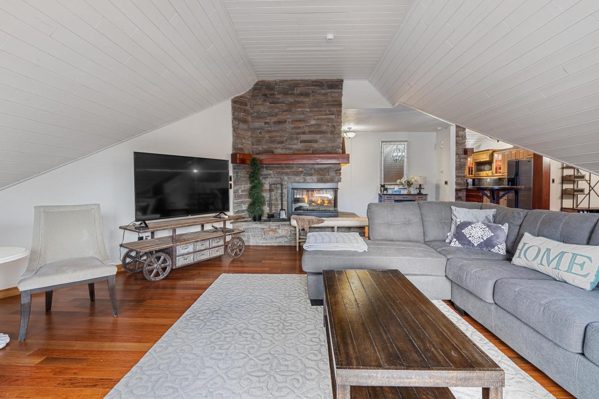 Ferienwohnung Parkland301 Sunlit 2,000 Ft² Penthouse With Mtn View Canmore Exterior foto