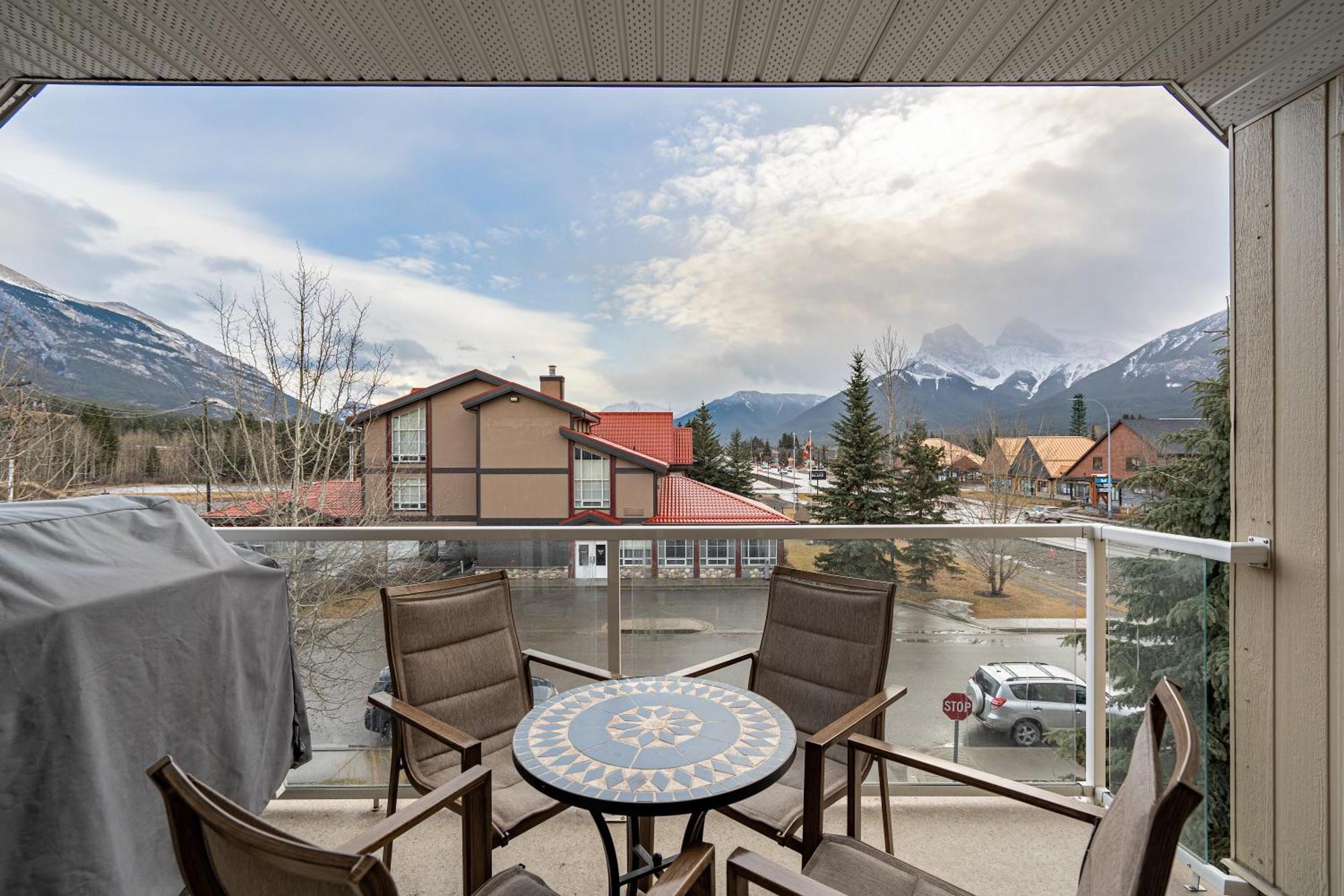 Ferienwohnung Parkland301 Sunlit 2,000 Ft² Penthouse With Mtn View Canmore Exterior foto