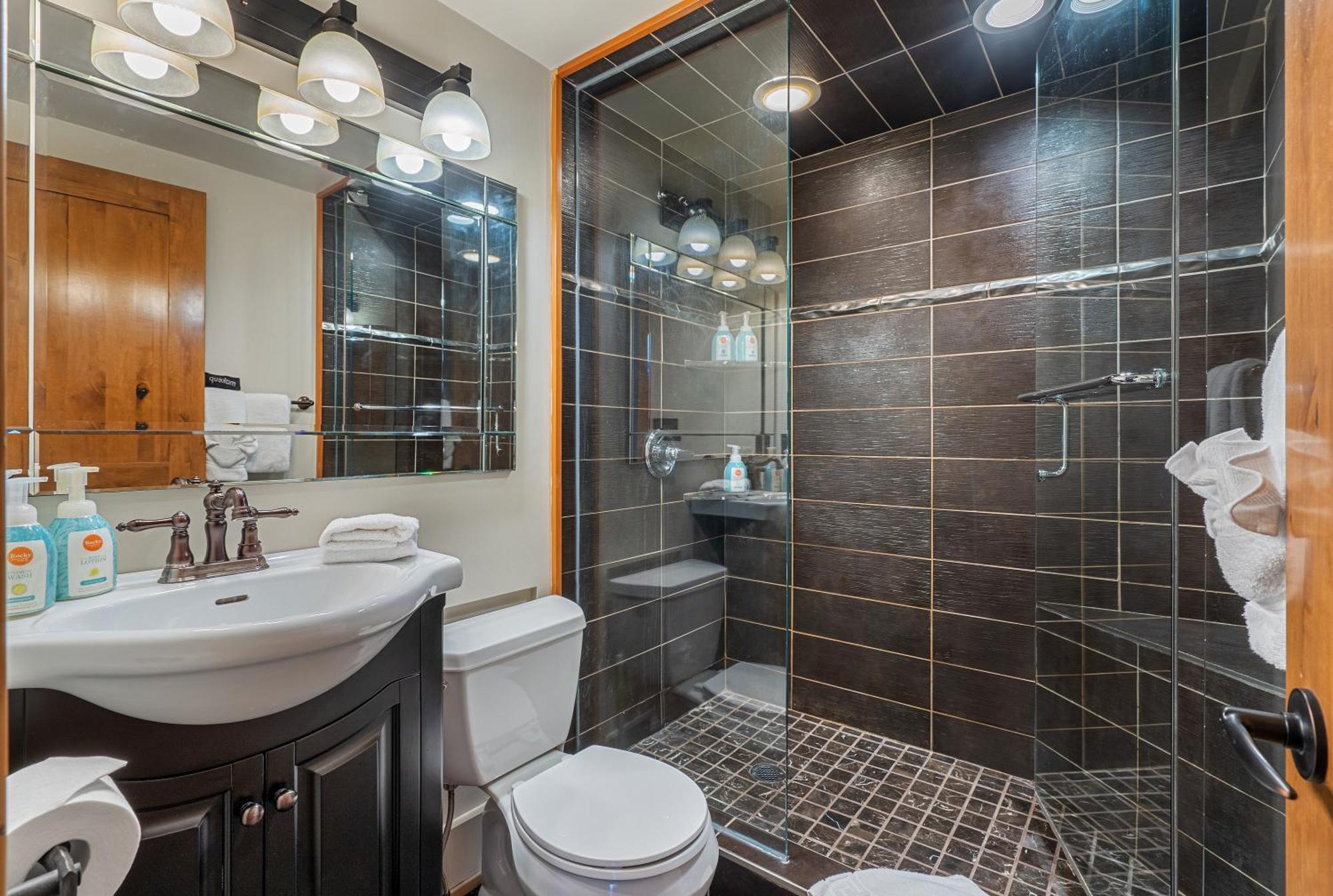 Ferienwohnung Parkland301 Sunlit 2,000 Ft² Penthouse With Mtn View Canmore Exterior foto