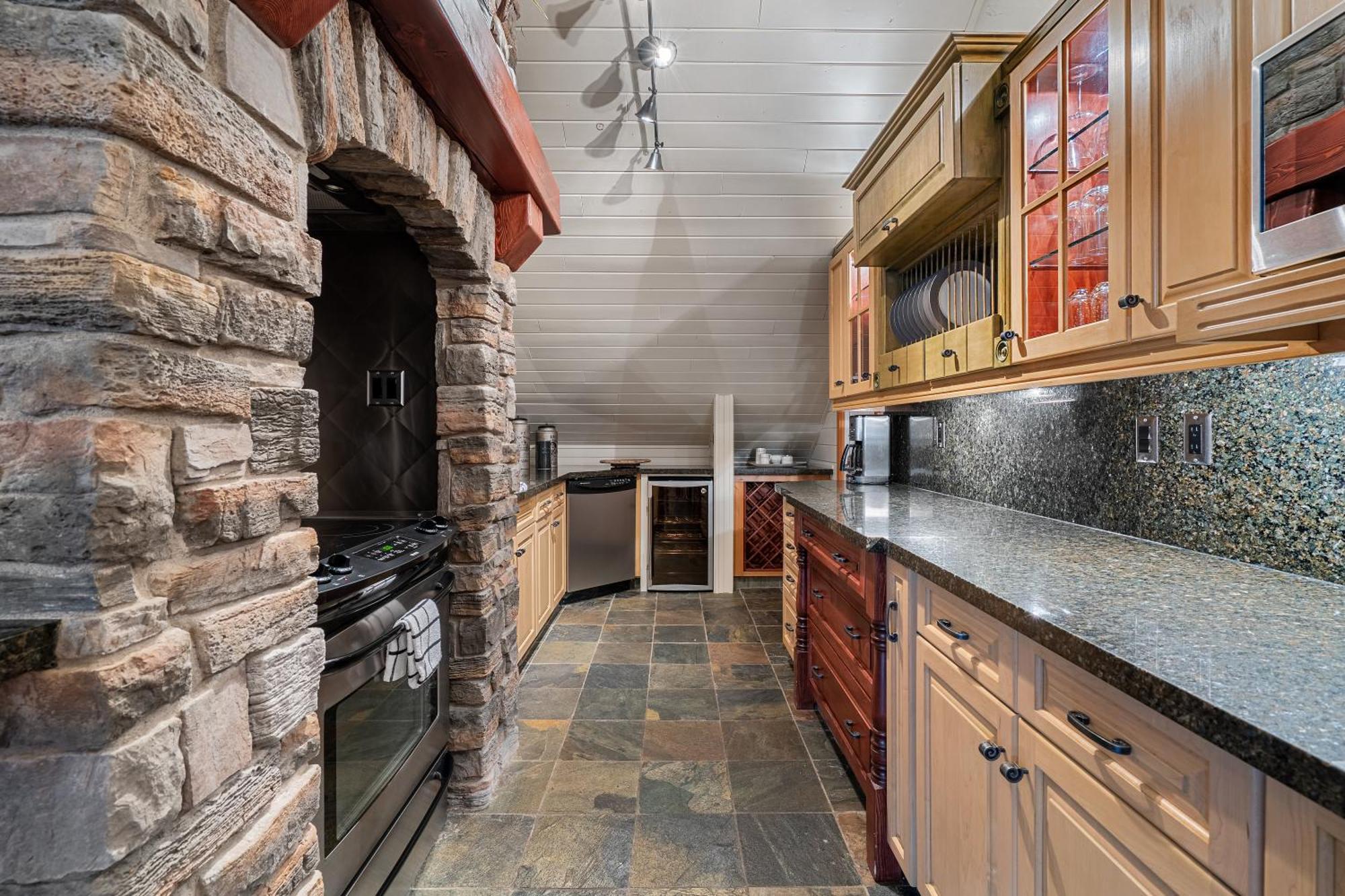 Ferienwohnung Parkland301 Sunlit 2,000 Ft² Penthouse With Mtn View Canmore Exterior foto